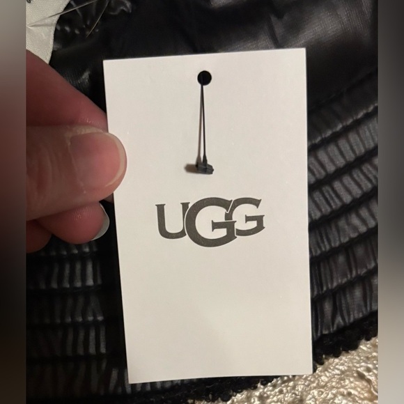 NWT UGG Women\'s Reversible Fabric and Sherpa Bucket Hat sz L/XL main image 6